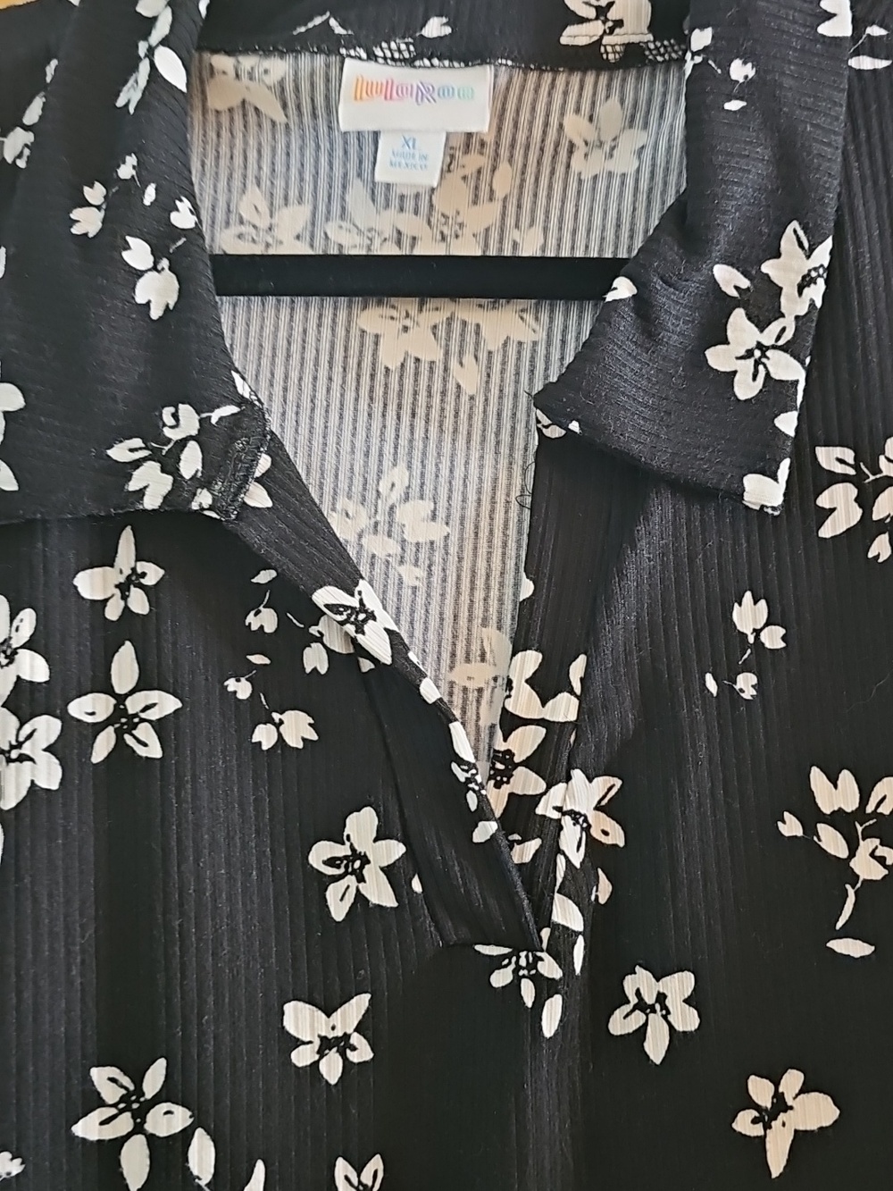 Women's Black Floral V-Neck Long Sleeve Blouse - Picture 2 of 4